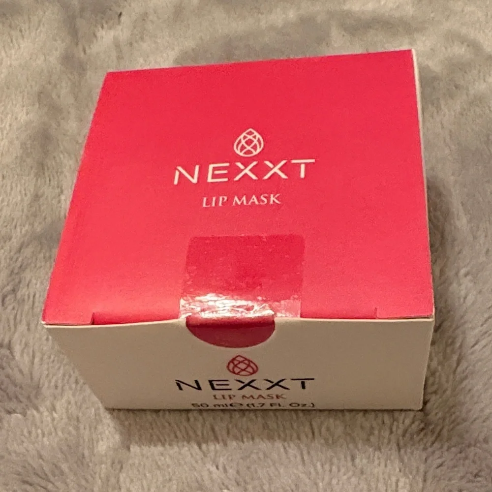 NEXXT LIP MASK NEW IN BOX